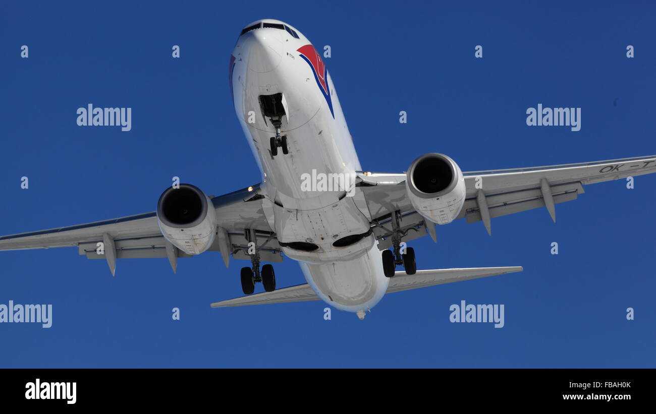 Boeing 737-800 OK-TVR Sunwing Airlines sull approccio finale a YOW Ottawa in Canada, 12 marzo 2015 Foto Stock
