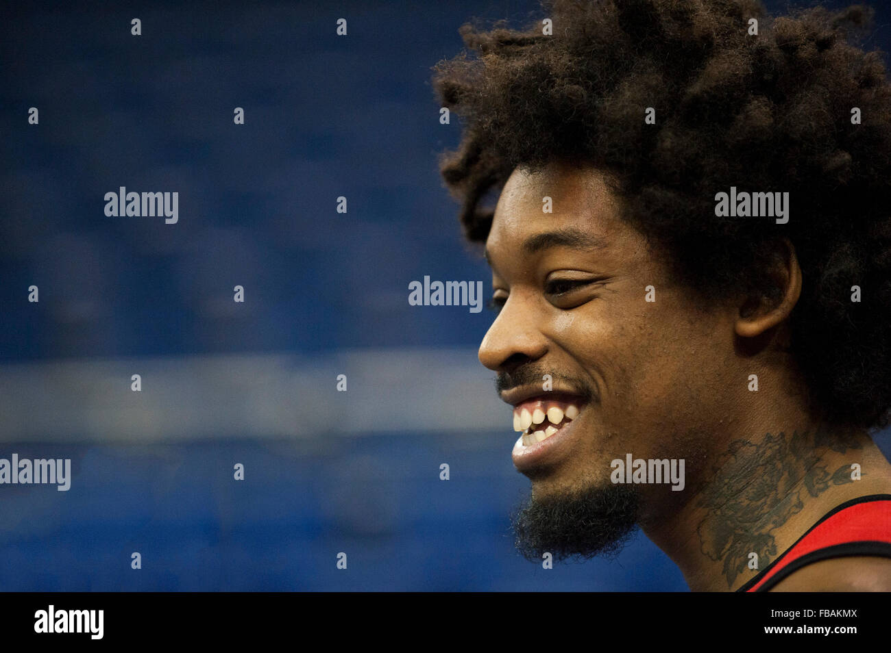 Londra, Regno Unito. Il 13 gennaio, 2016. Toronto Raptors Guard Lucas Nogueira [#92] al media day in anticipo della NBA Giochi globale Londra 2016. Orlando Magic e il Toronto Raptors. Credito: Stephen Bartolomeo/Alamy Live News Foto Stock