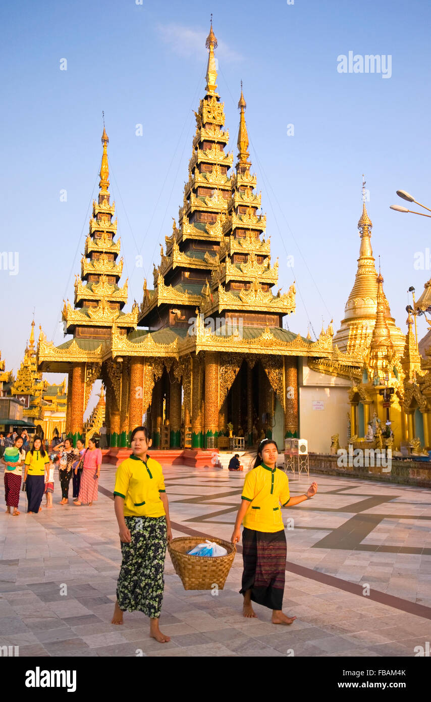 All'interno di Shwedagon Paya di Yangon, Myanmar Foto Stock