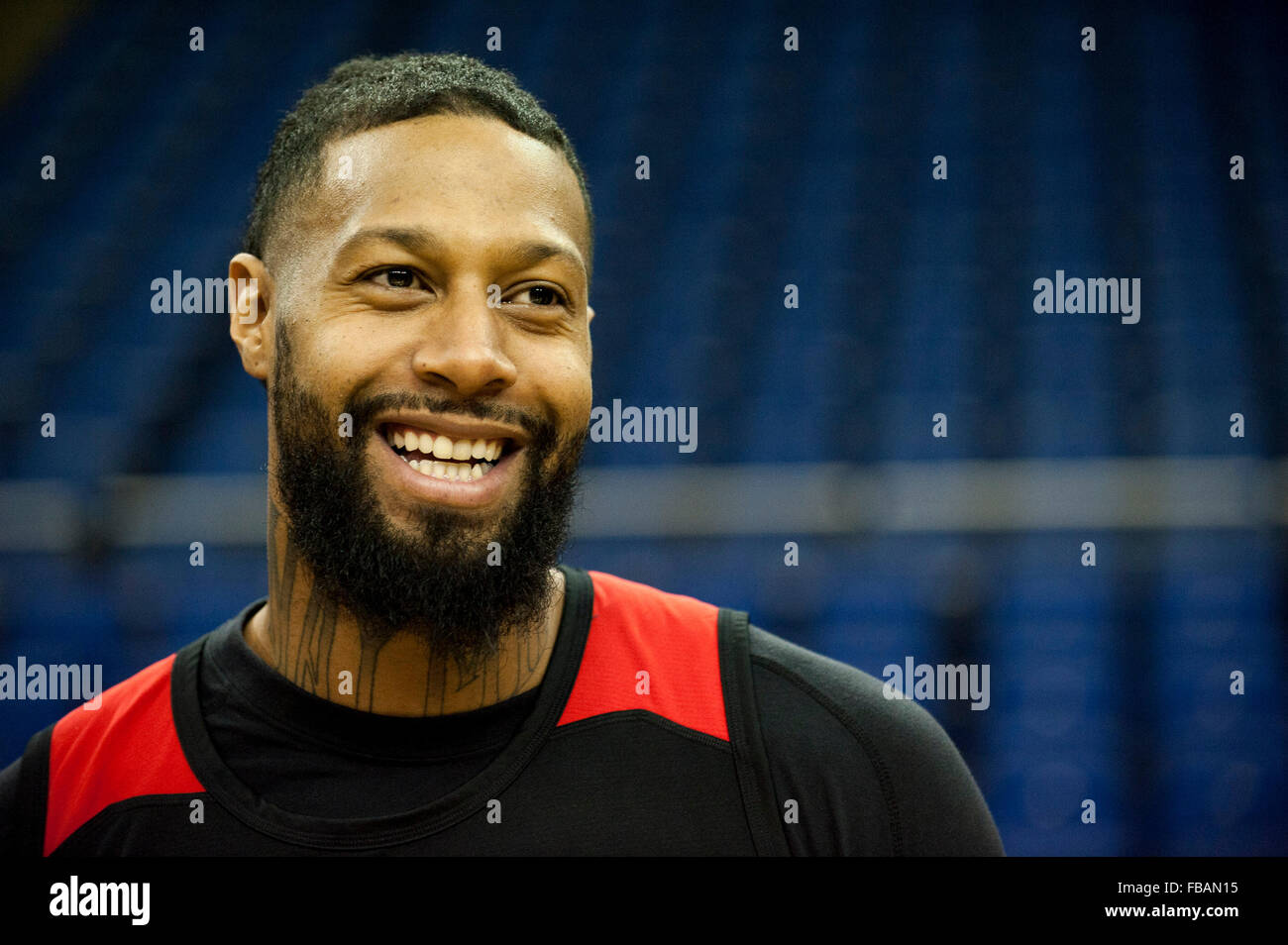 Londra, Regno Unito. Il 13 gennaio, 2016. Toronto Raptors avanti James Johnson [#3] al media day in anticipo della NBA Giochi globale Londra 2016. Orlando Magic e il Toronto Raptors. Credito: Stephen Bartolomeo/Alamy Live News Foto Stock