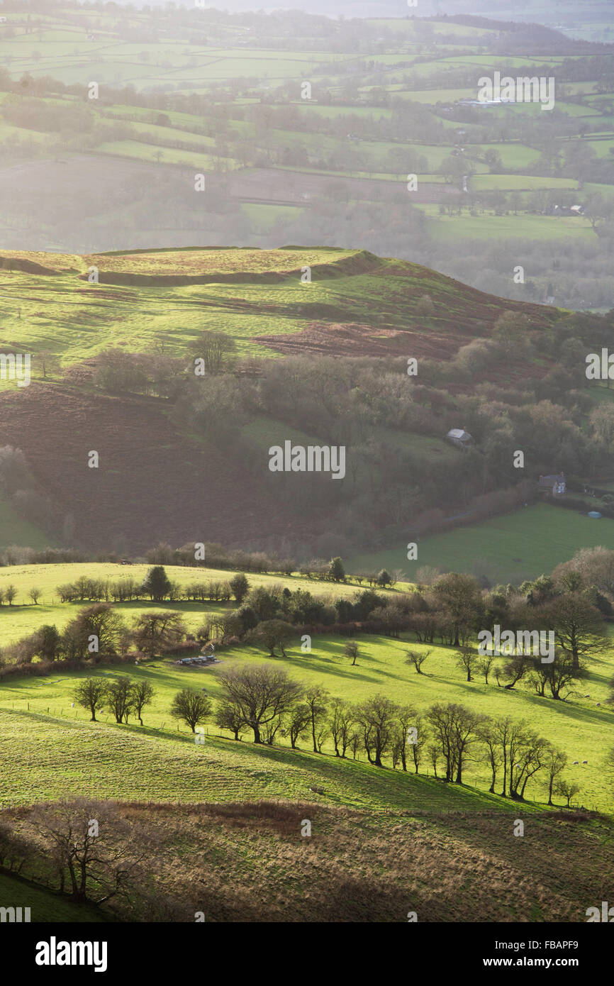 Banca Nordy Hill Fort dal marrone Clee Hill, Shropshire, Inghilterra, Regno Unito Foto Stock