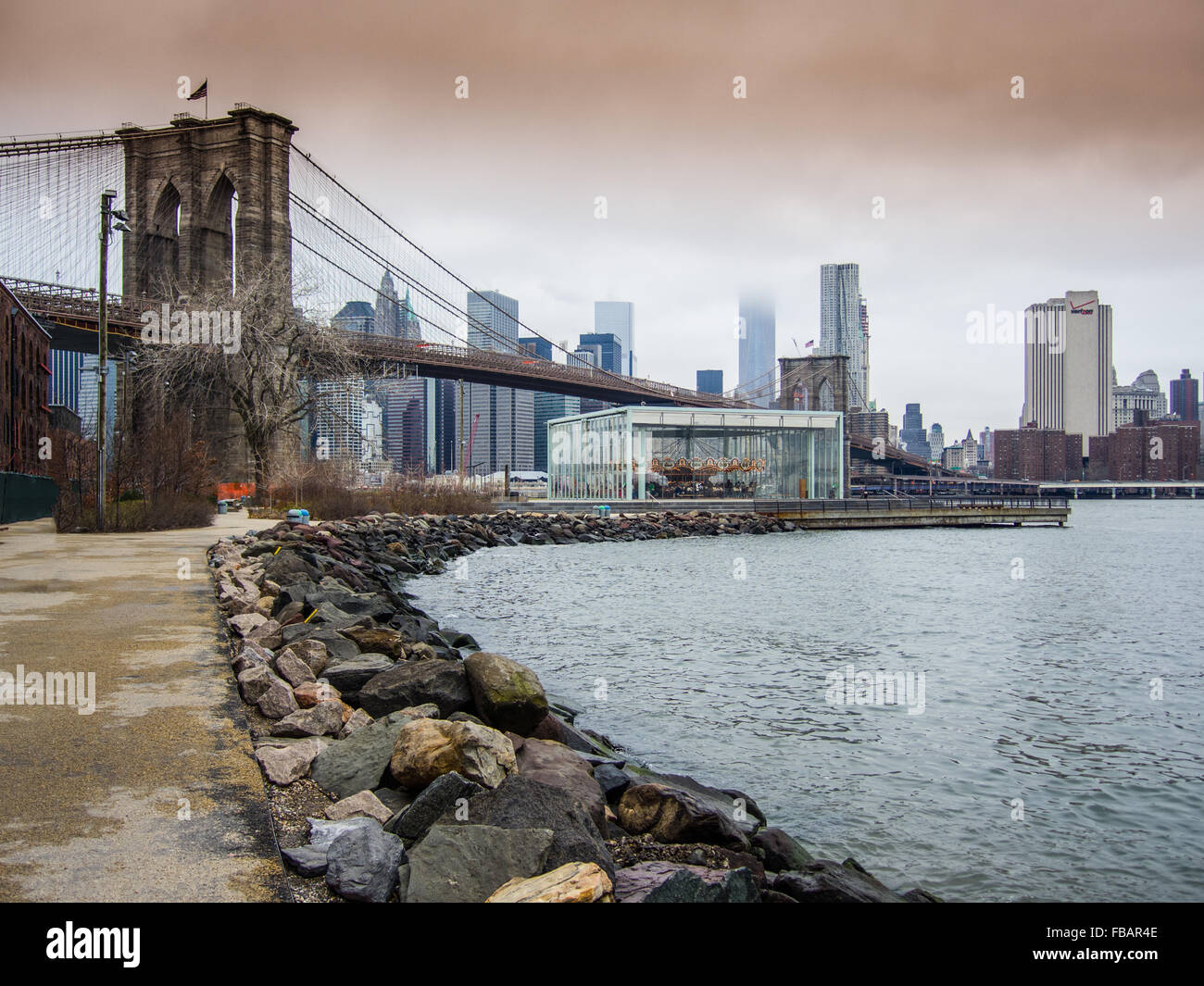 Il Ponte di Brooklyn da DUMBO Foto Stock