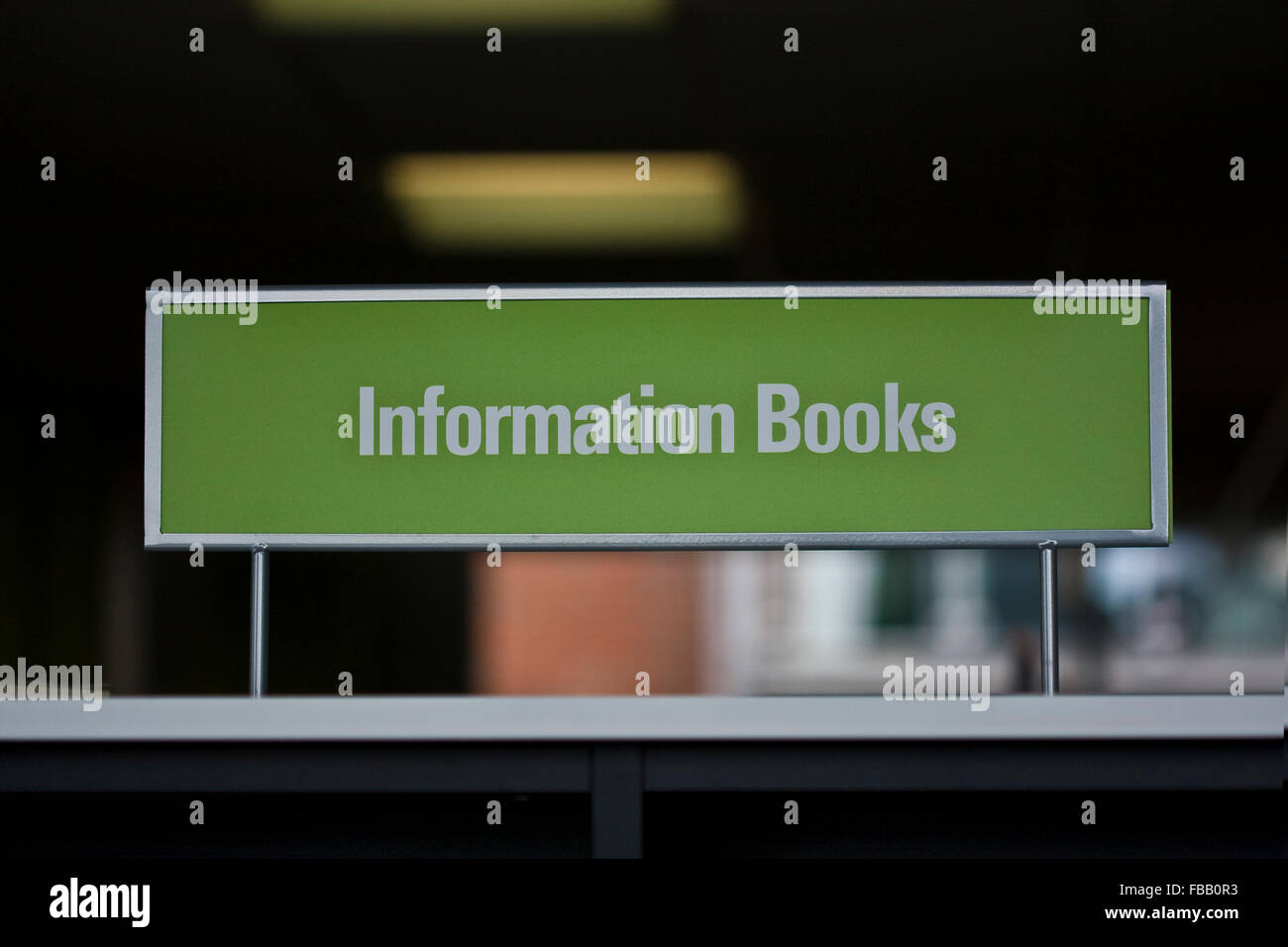Libreria di informazioni prenota segno Foto Stock