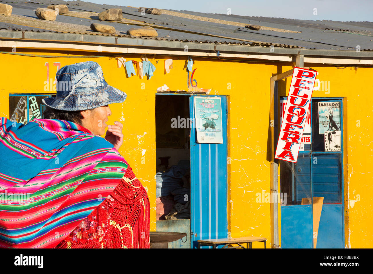 Un parrucchiere negozio di El Alto, La Paz, Bolivia. Foto Stock