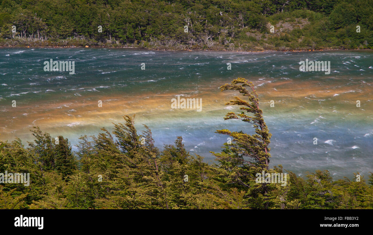 Rainbow spray, Lagunas Madre e Hija, El Chalten, Patagonia Foto Stock