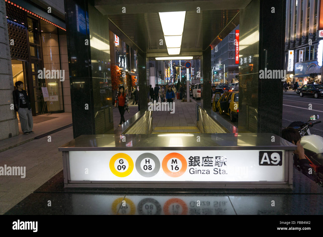 La Ginza a Tokyo di notte Foto Stock