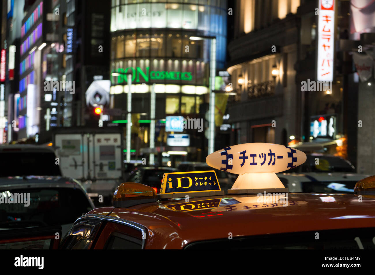 La Ginza a Tokyo di notte Foto Stock