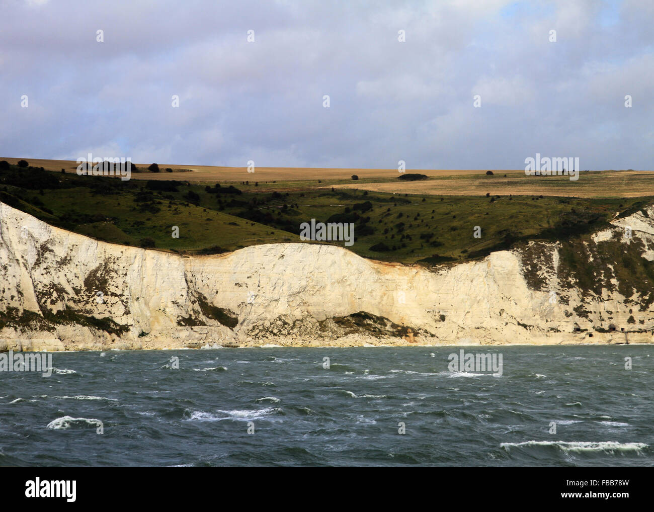 Belle scogliere bianche di Dover da St. Margaret's Bay nel Kent, Inghilterra Foto Stock