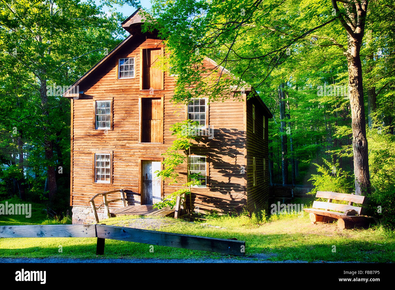 Vista frontale di una storica Grist-Mill, Millbrook Village, Delaware Water Gap National Recreation Area, Sussex County, New Jersey Foto Stock