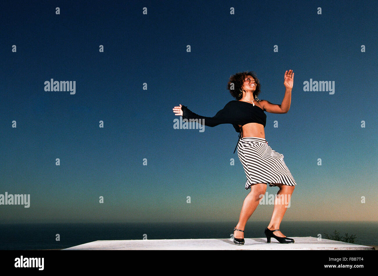 LOS ANGELES, CA - 28 agosto: Alessandria Bradley tocca dancing a Los Angeles, la California il 28 agosto 2003. Foto Stock