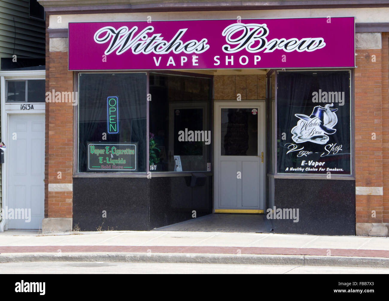 Streghe Vape Brew Shop Sigaretta elettronica dealer due fiumi, Wisconsin Foto Stock