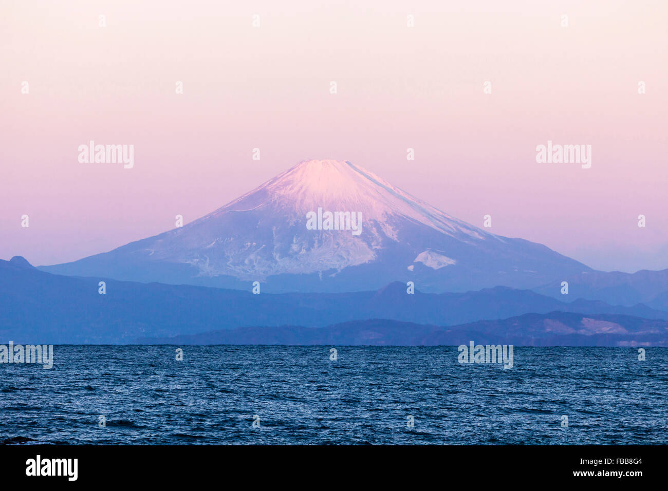 Snow capped Mt. Fuji in Giappone Foto Stock