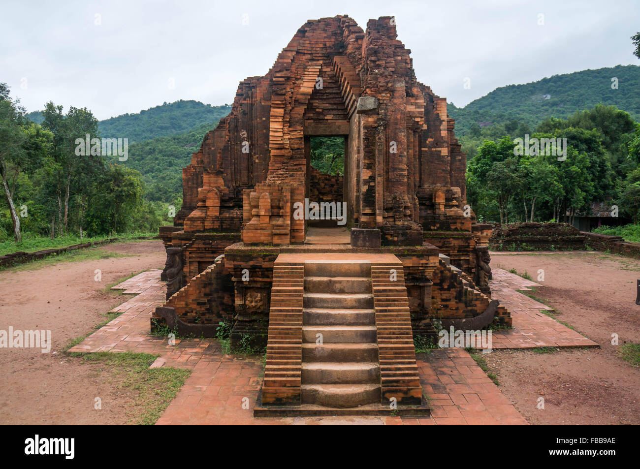 Un bellissimo tempio sul mio figlio patrimonio mondiale UNESCO in Vietnam Foto Stock