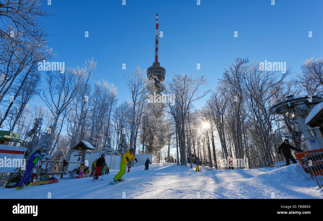 Sljeme montagna in inverno.destinazione popolare per lo sci vicino alla città di Zagabria. Foto Stock