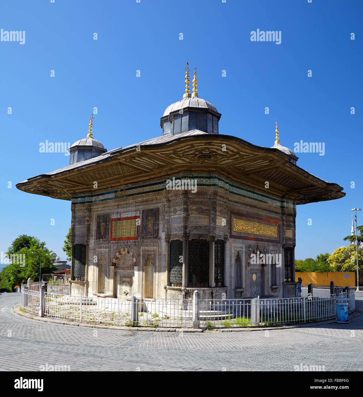La fontana di Sultan Ahmed III. Stile rococò fontana situata nella grande piazza di fronte al cancello imperiale di Topkap Foto Stock