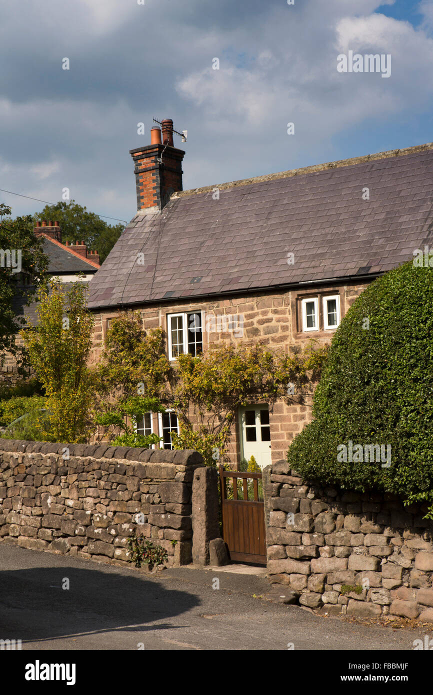 Regno Unito, Inghilterra, Derbyshire, Cromford, Albaster Lane, attraente pietra costruito cottage Foto Stock