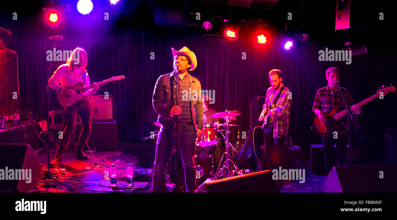 Londra, Regno Unito. Il 13 gennaio, 2016. Leggende della banda del paese di eseguire a 'la linea di best fit' festival presso il Lexington Pentonville Rd London UK 13/1/2016 Credit: Martyn Goddard/Alamy Live News Foto Stock