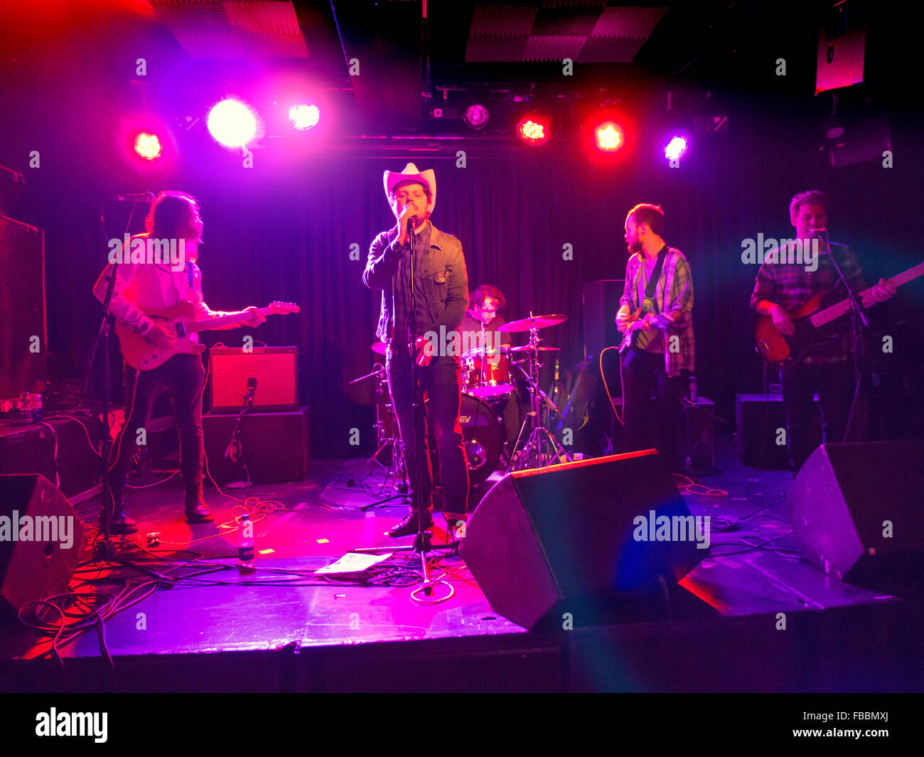 Londra, Regno Unito. Il 13 gennaio, 2016. Leggende della banda del paese di eseguire a 'la linea di best fit' festival presso il Lexington Pentonville Rd London UK 13/1/2016 Credit: Martyn Goddard/Alamy Live News Foto Stock