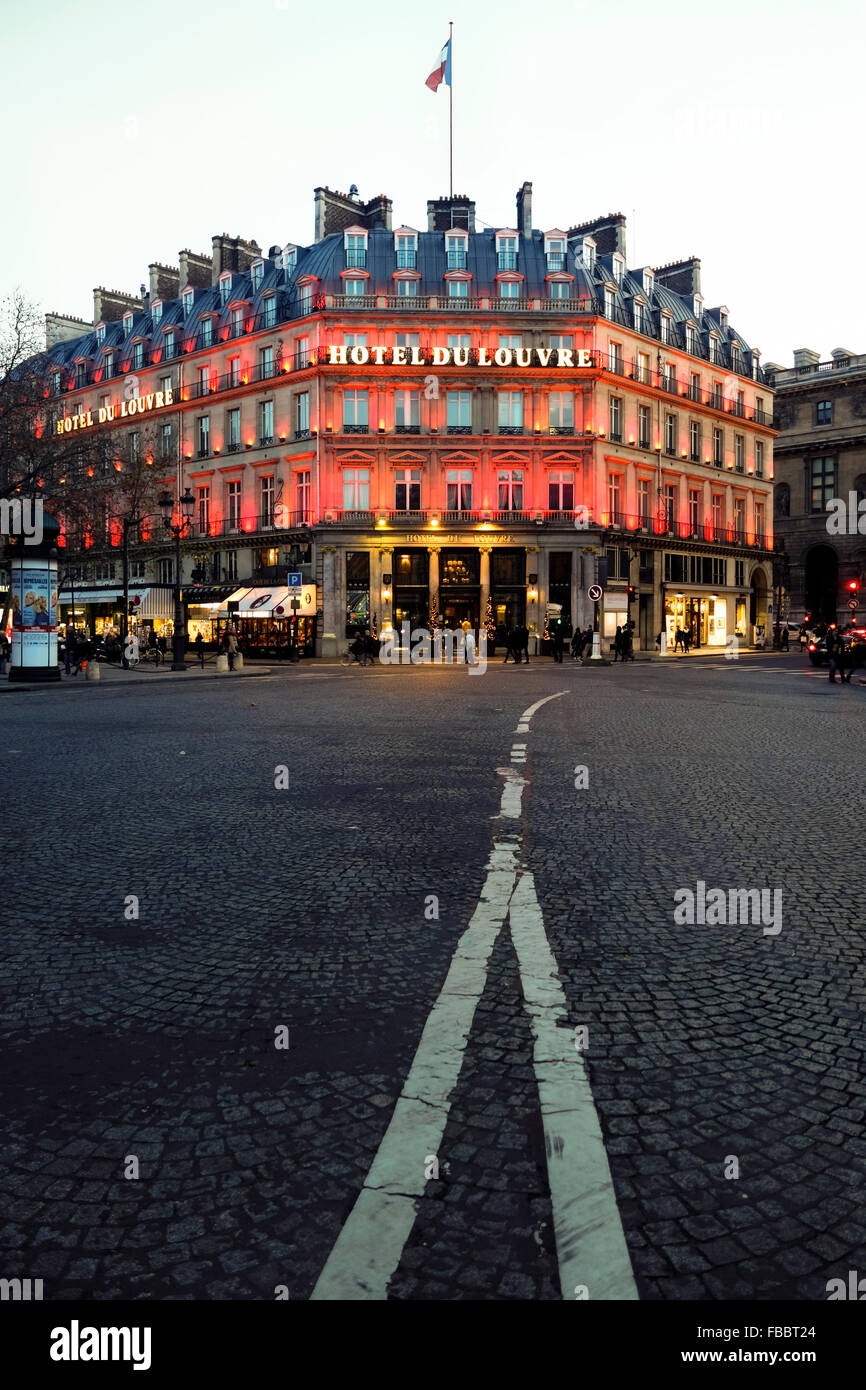 Grand Hotel du Louvre a Place du Palais-Royal, a Parigi al tramonto. Ile-de-France, Parigi, Francia. Foto Stock