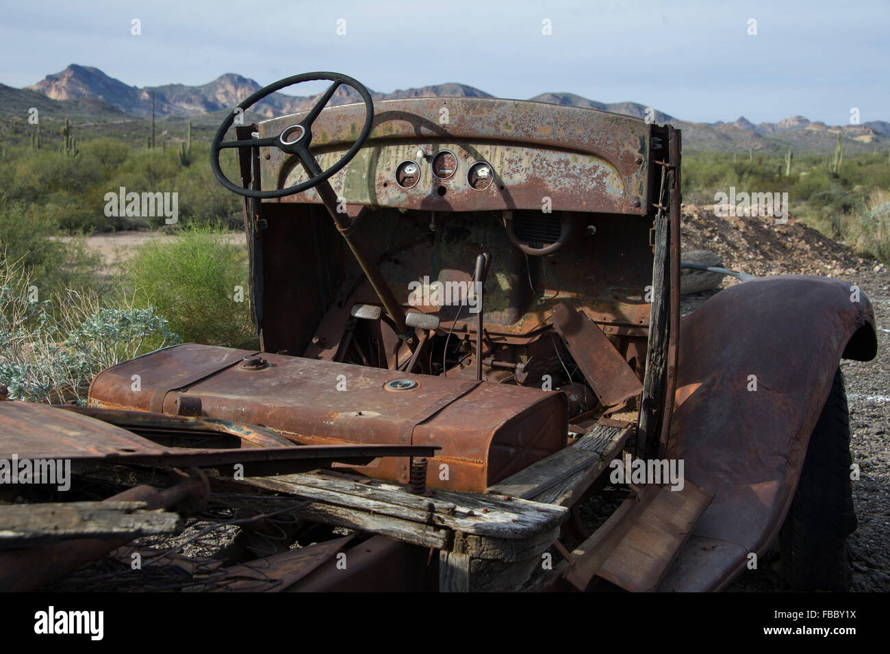 Vecchio carrello abbandonati nel deserto dell'Arizona Foto Stock