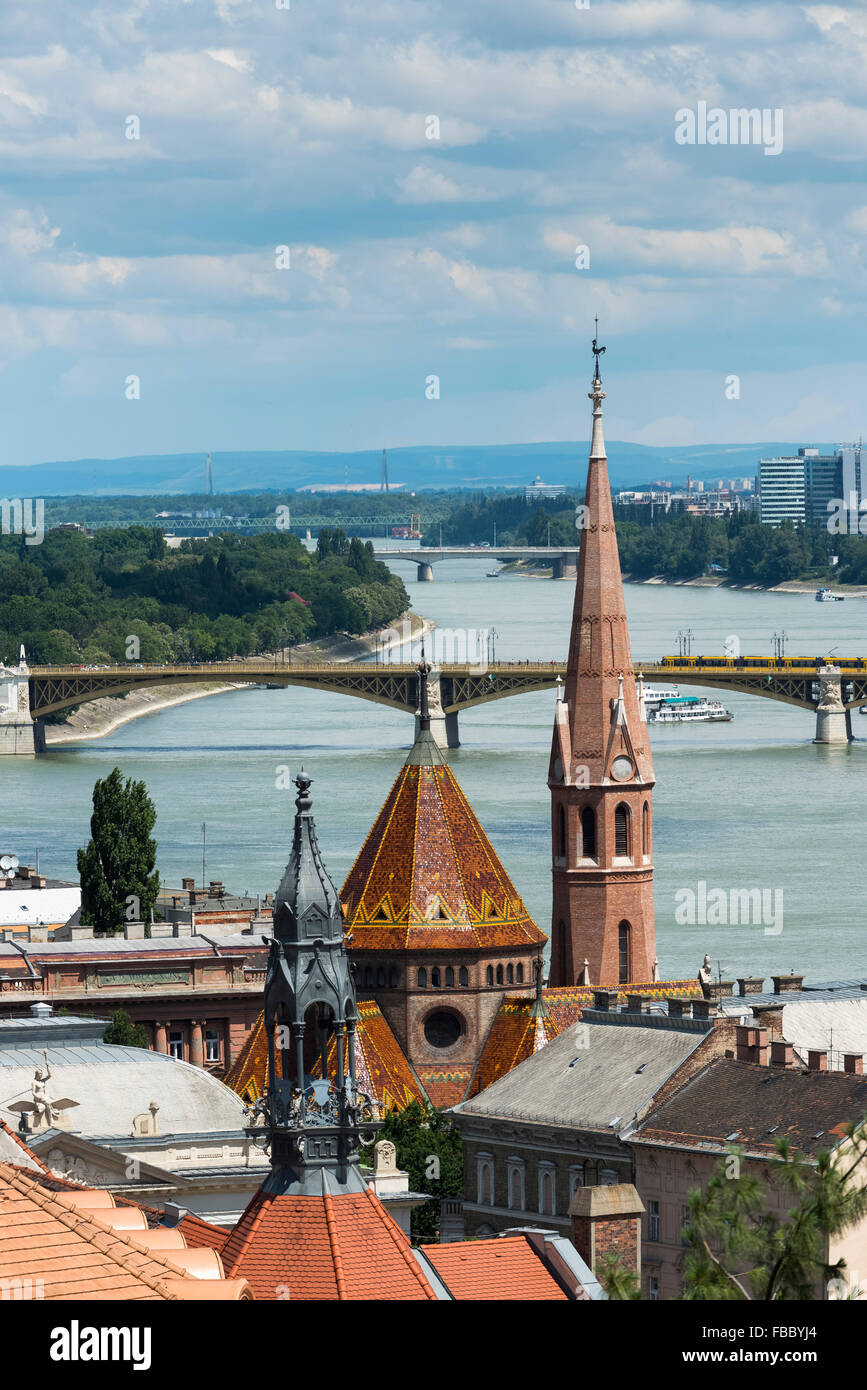 Chiesa calvinista dal fiume Danubio a Budapest, Ungheria. Foto Stock