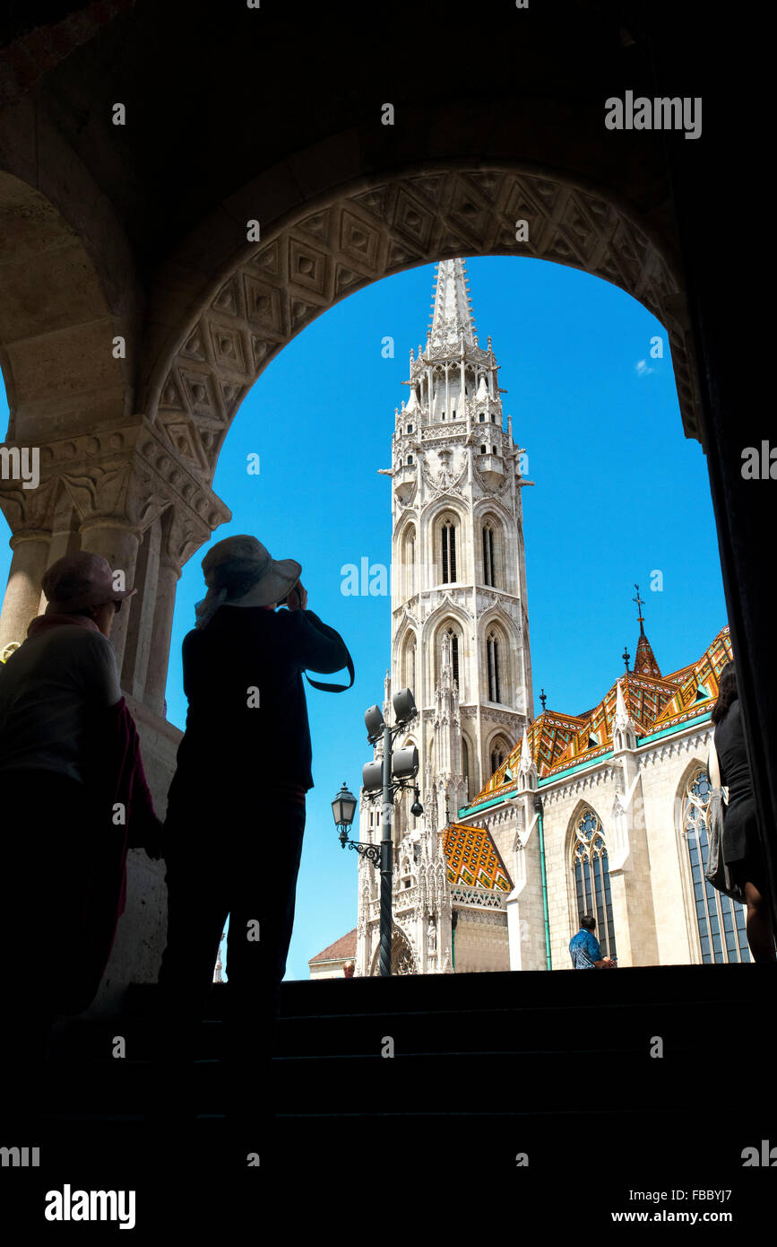 Matyas Chiesa, il quartiere del Castello, Budapest, Ungheria, Fishermans Bastion, silhouette Foto Stock