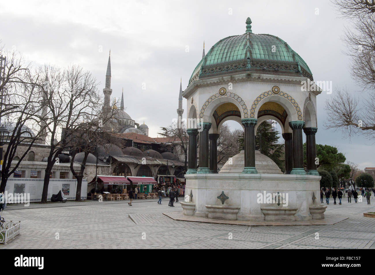 Istanbul, Turchia. Xiii gen, 2016. La fontana tedesca all'estremità settentrionale dell'ippodromo vicino alla Moschea Blu di Istanbul, in Turchia, 13 gennaio 2016. La fontana fu costruita nel 1900 per commemorare un 1898 Visita del Kaiser tedesco Guglielmo II Essa è stata realizzata in Germania e trasportato a Istanbul in pezzi, dove è stato montato nella sua posizione corrente. Foto: PETER KNEFFEL/DPA/Alamy Live News Foto Stock