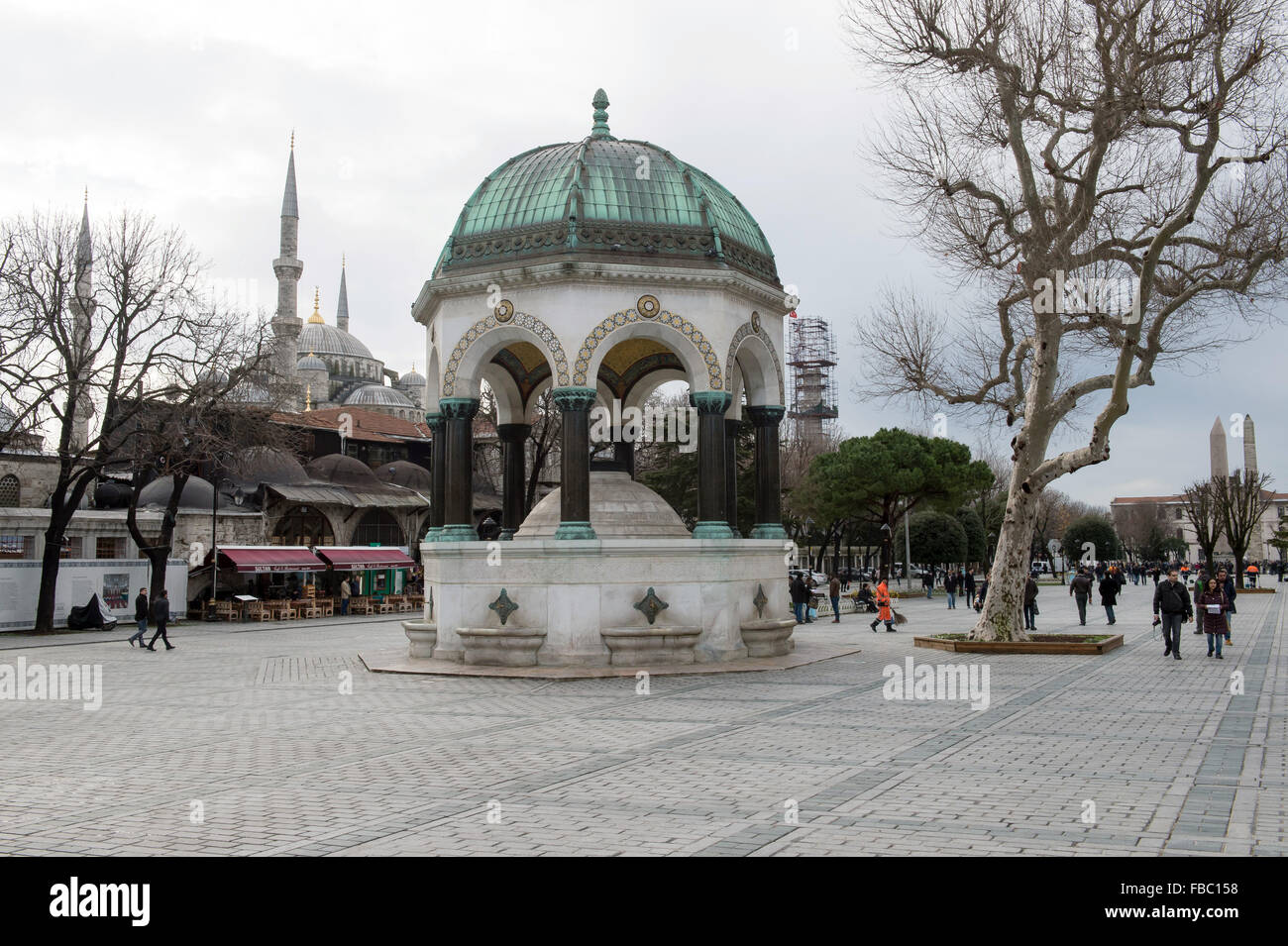 Istanbul, Turchia. Xiii gen, 2016. La fontana tedesca all'estremità settentrionale dell'ippodromo vicino alla Moschea Blu di Istanbul, in Turchia, 13 gennaio 2016. La fontana fu costruita nel 1900 per commemorare un 1898 Visita del Kaiser tedesco Guglielmo II Essa è stata realizzata in Germania e trasportato a Istanbul in pezzi, dove è stato montato nella sua posizione corrente. Foto: PETER KNEFFEL/DPA/Alamy Live News Foto Stock