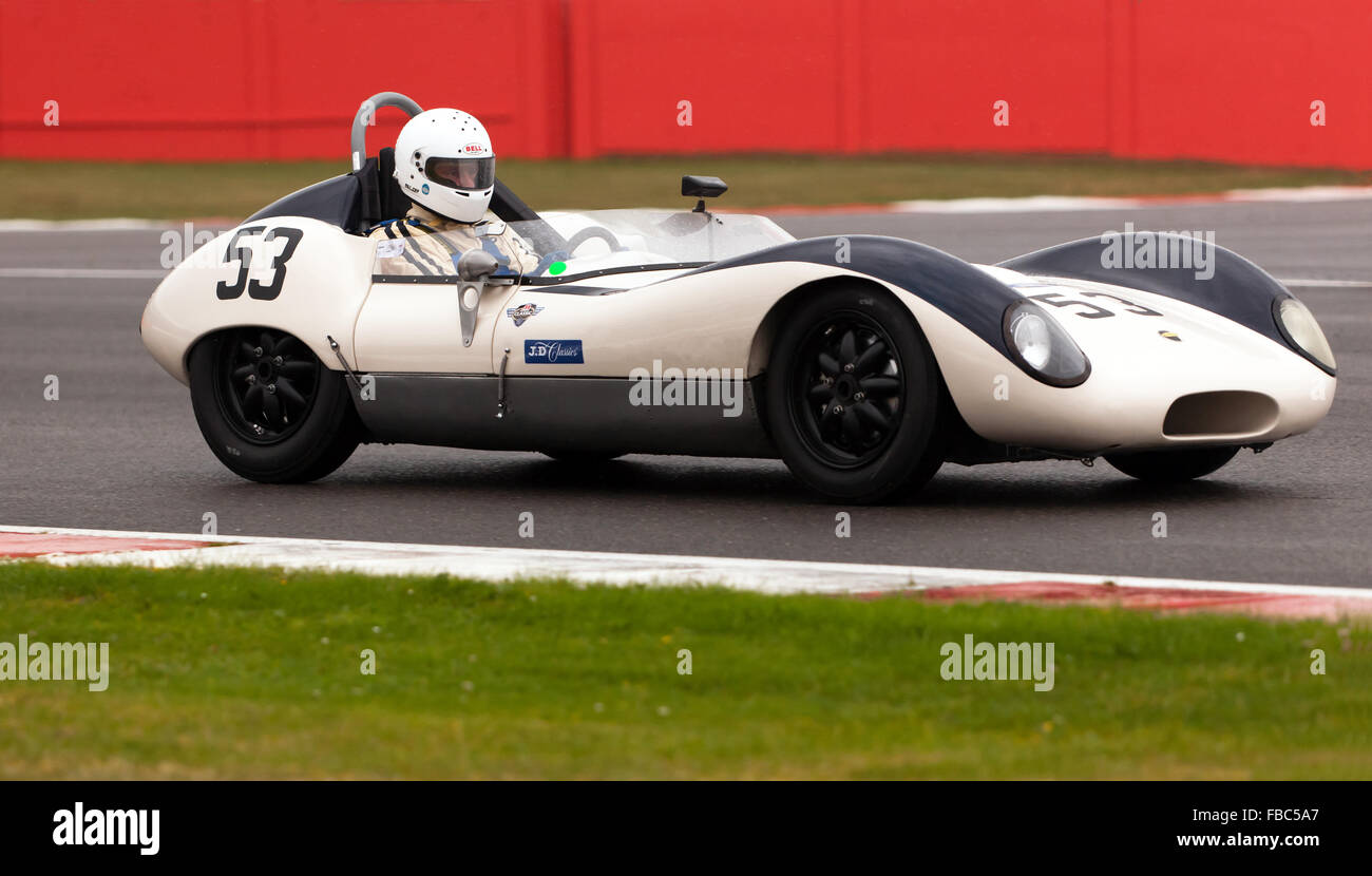 La Lola Mk1 a competere in Stirling Moss trofeo per pre' 61 auto sportive, a Silverstone Classic 2015. Foto Stock