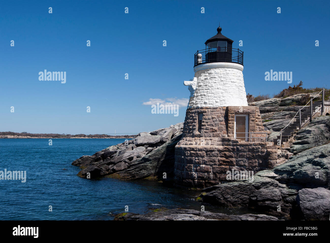 Castle Hill Lighthouse è un unico faro in pietra costruito su una sporgenza di roccia vicino a Newport, Rhode Island. Foto Stock