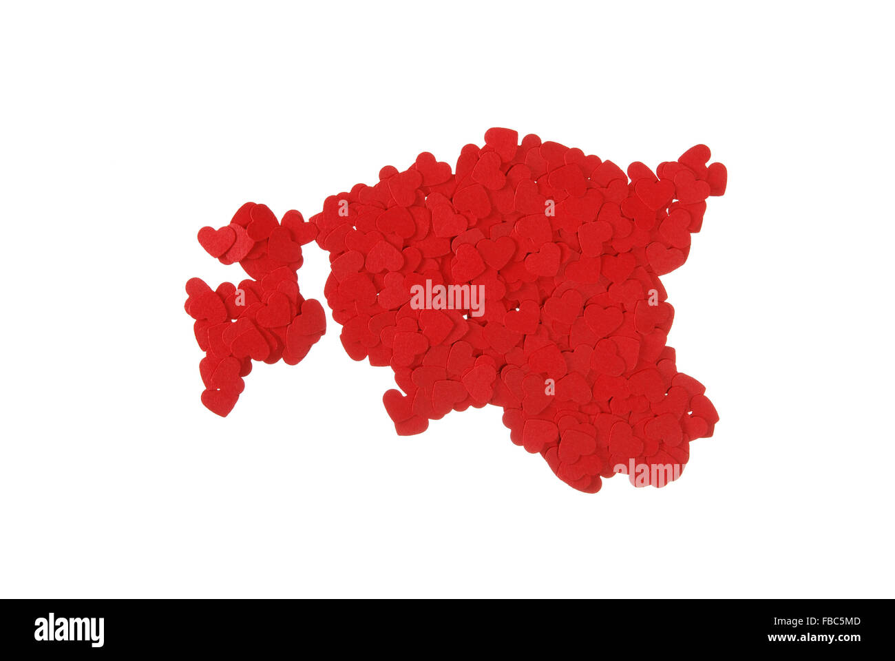 Il contorno dell'Estonia costruito di piccoli cuoricini rossi su sfondo bianco Foto Stock