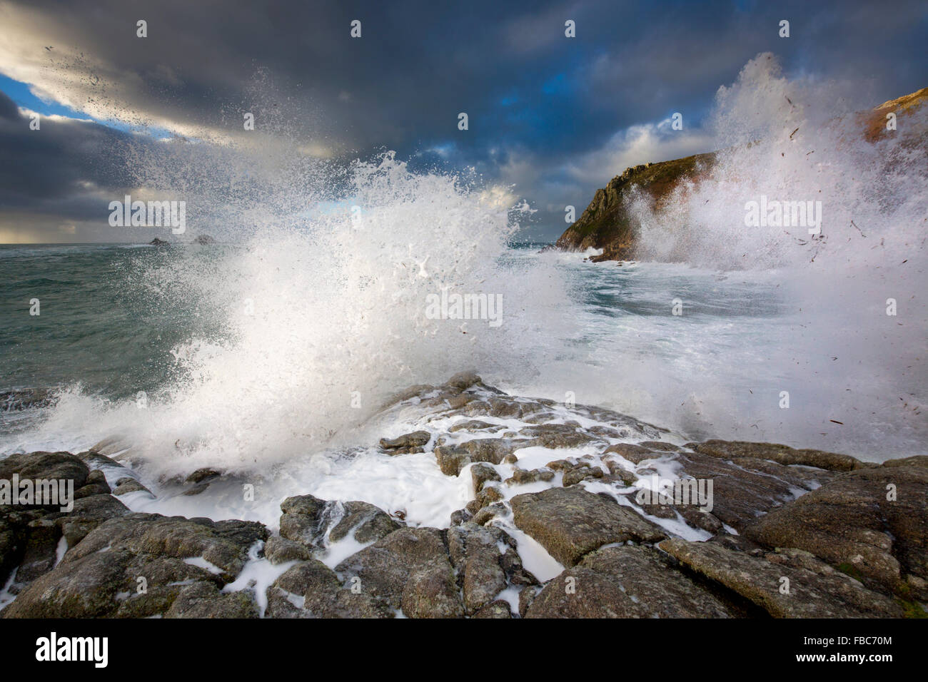 Culla della valle; frangi onda; Cornovaglia; Regno Unito Foto Stock
