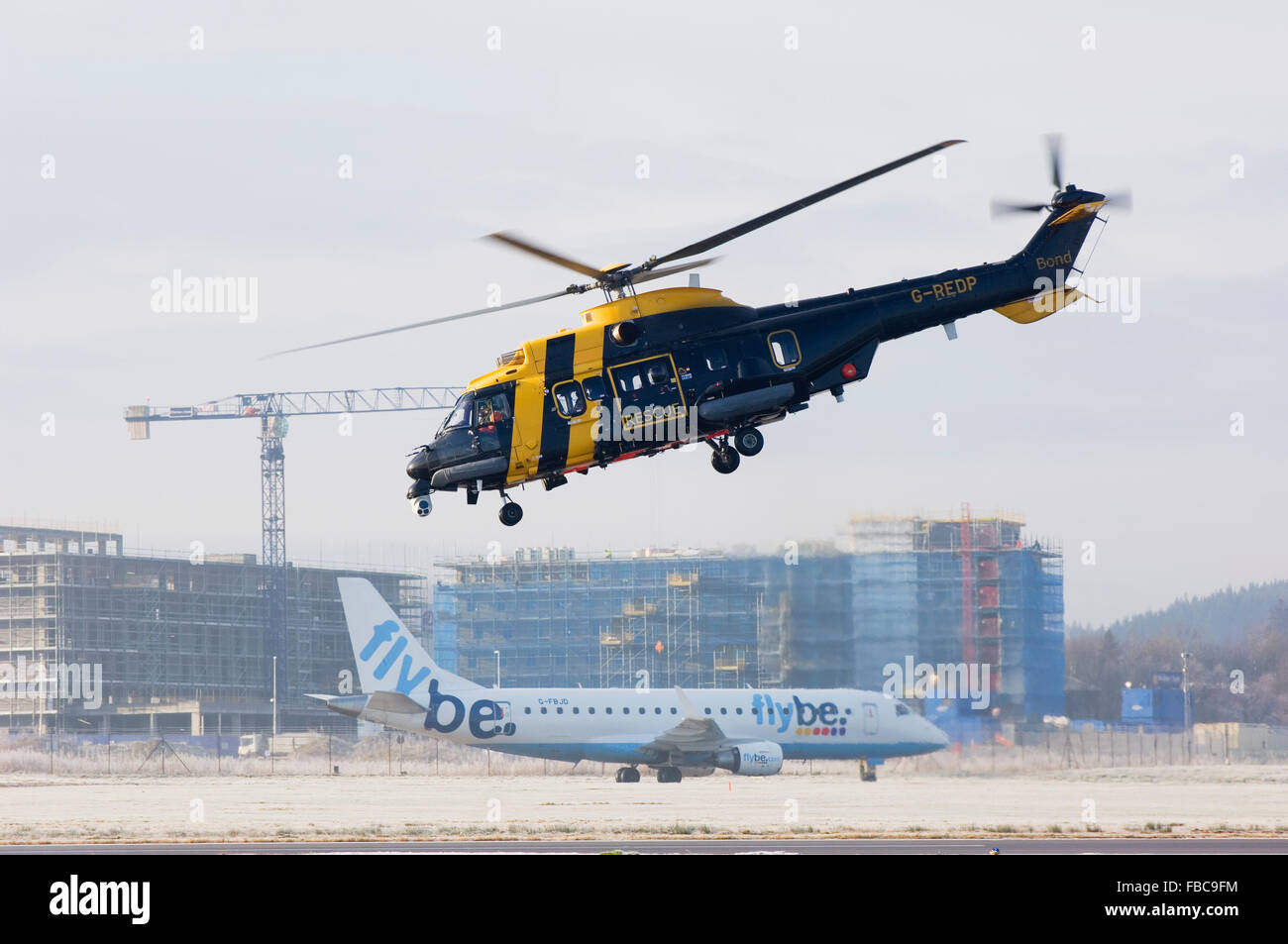 Elicottero all'aeroporto di Aberdeen, Scozia, Regno Unito. Foto Stock