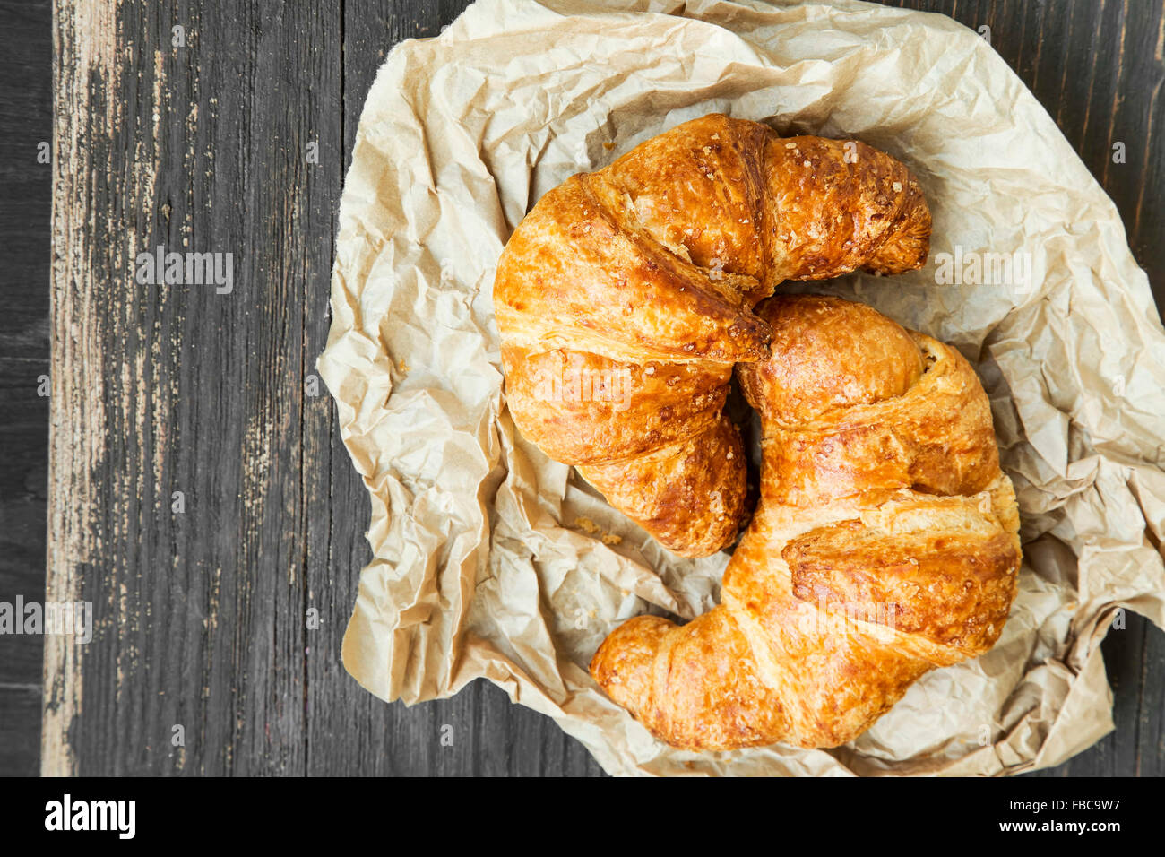 Cornetti freschi cotti Deliziosa pasticceria francese Foto Stock