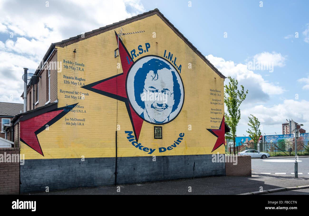 INLA IRSP murale in memoria di scioperante della fame Mickey Devine da Derry, murale è trovato nel filamento corto, Belfast. Foto Stock