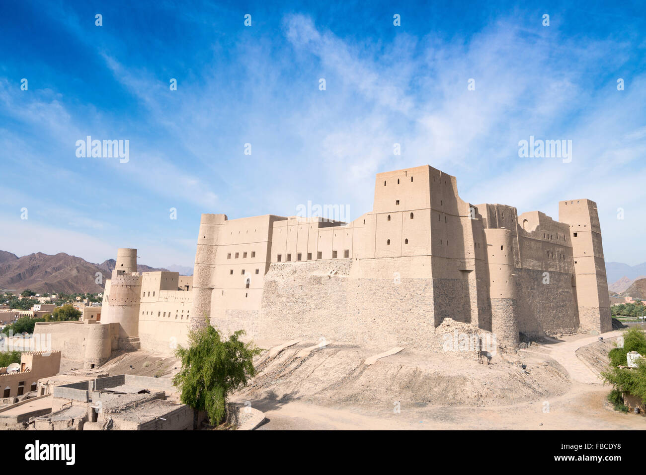 Vista esterna di Bahla Fort in Oman un Sito Patrimonio Mondiale dell'UNESCO Foto Stock