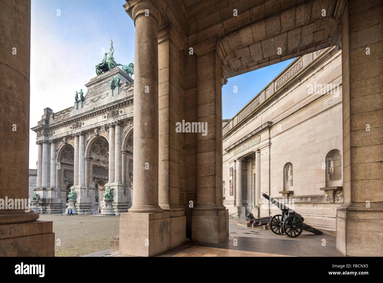 Bruxelles ingresso del museo della guerra e il giubileo Arco Trionfale nel parco del Cinquantenario o Giubileo Park Foto Stock