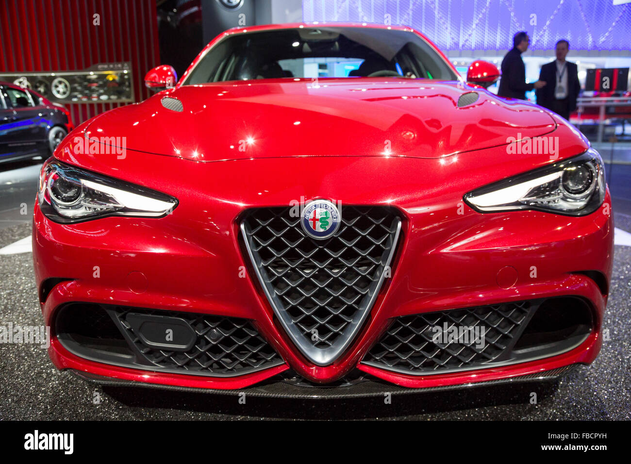 Detroit, Michigan - $70.000 Alfa-Romeo Giulia Quadrifoglio sul display al North American International Auto Show. Foto Stock