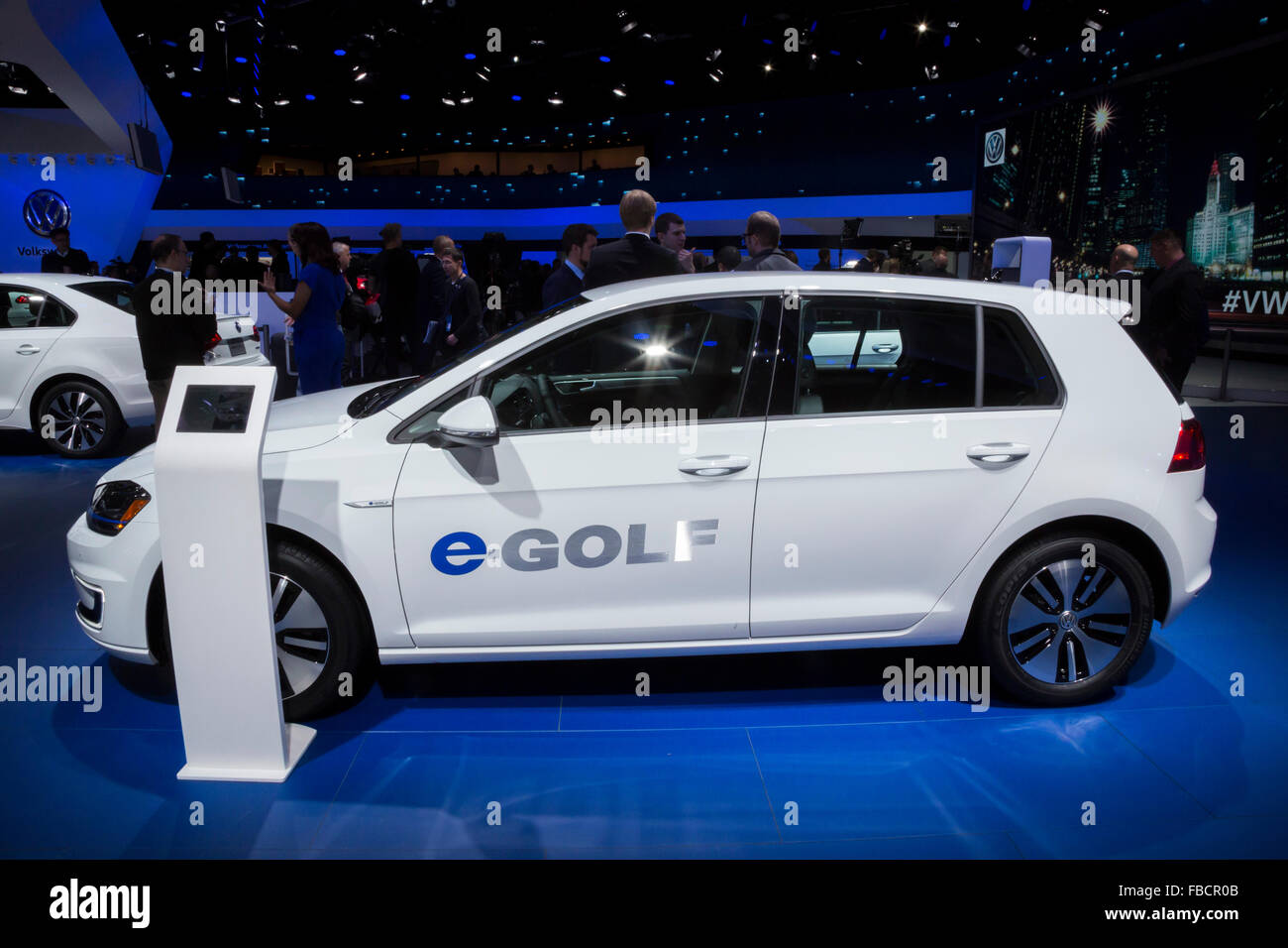 Detroit, Michigan - la Volkswagen e-GOLF elettrico auto sul display al North American International Auto Show. Foto Stock