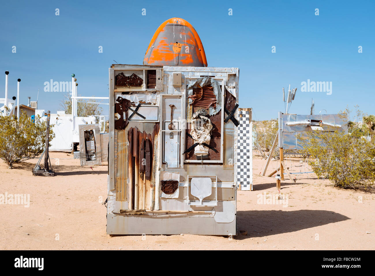 Assemblage scultura dal compianto Noah Purifoy in Noah Purifoy all aperto del deserto Art Museum, Joshua Tree, California Foto Stock