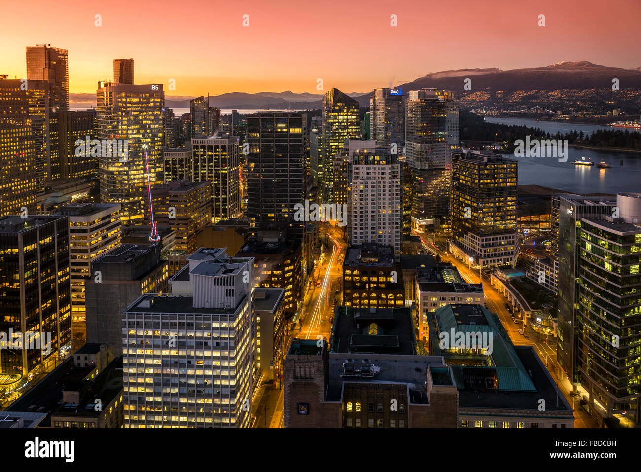 Skyline del centro al tramonto, Vancouver, British Columbia, Canada Foto Stock