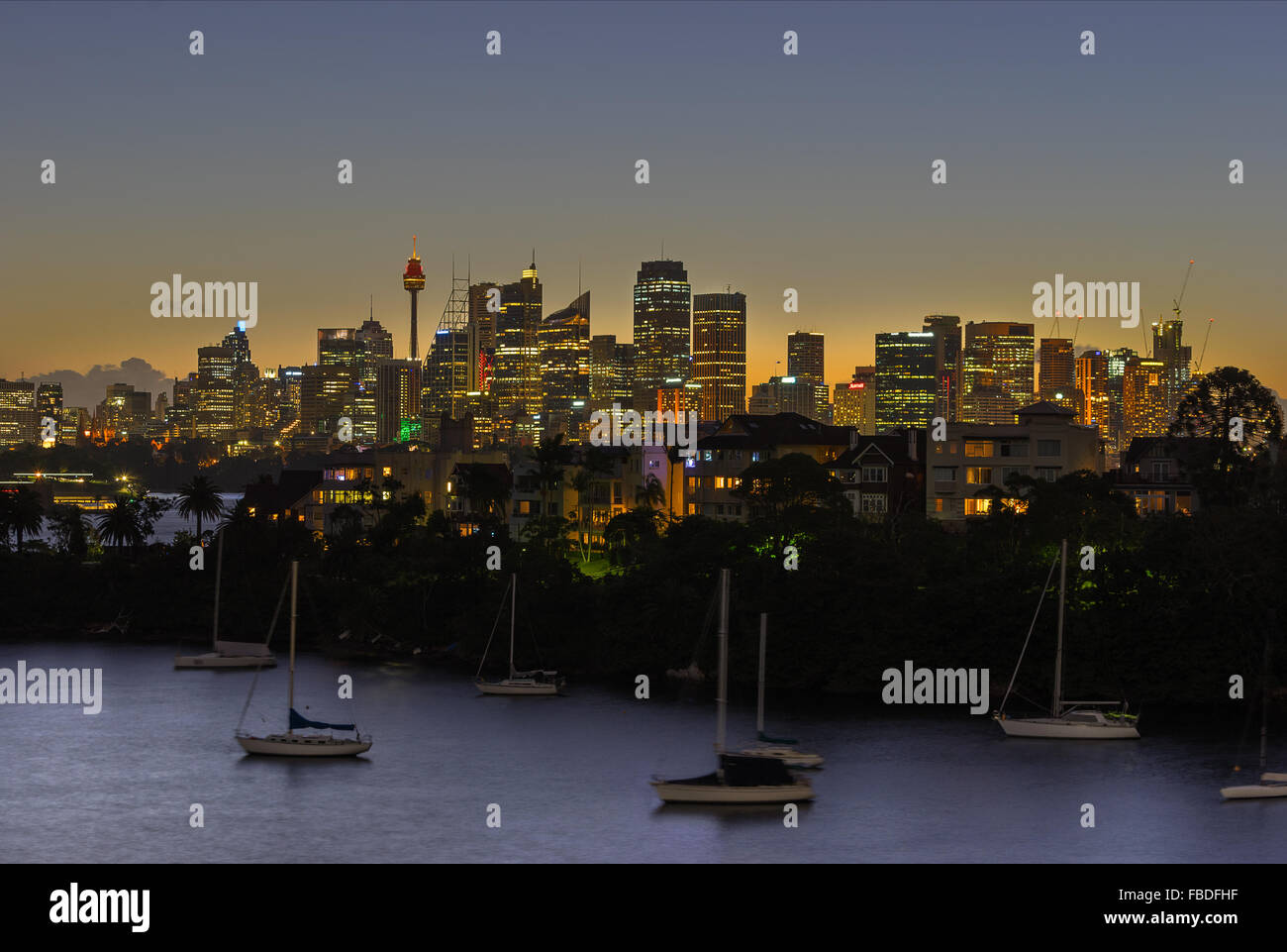 Guardando attraverso Cremorne alla città di Sydney Foto Stock