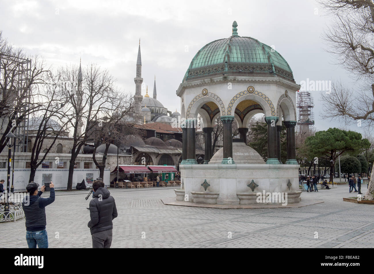 Istanbul, Turchia. Xiii gen, 2016. La fontana tedesca all'estremità settentrionale dell'ippodromo vicino alla Moschea Blu di Istanbul, in Turchia, 13 gennaio 2016. La fontana fu costruita nel 1900 per commemorare un 1898 Visita del Kaiser tedesco Guglielmo II Essa è stata realizzata in Germania e trasportato a Istanbul in pezzi, dove è stato montato nella sua posizione corrente. Foto: PETER KNEFFEL/DPA/Alamy Live News Foto Stock