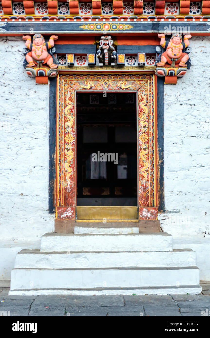 Portale decorativo del Bhutan Landmark Tashi Dzong choe, fortezza, centro amministrativo con spazio di copia Foto Stock
