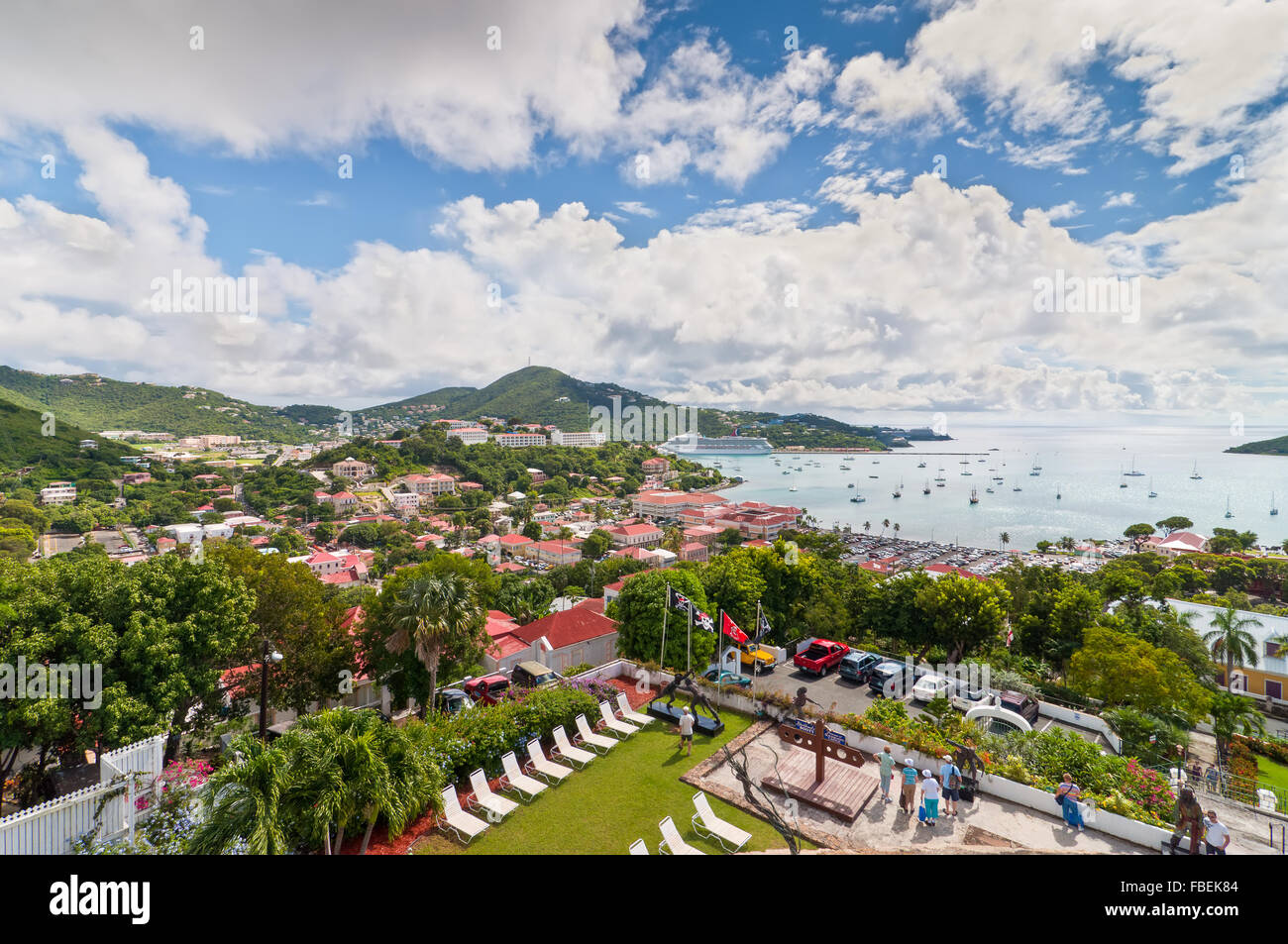 Una vista da sopra la città di Charlotte Amalie Foto Stock