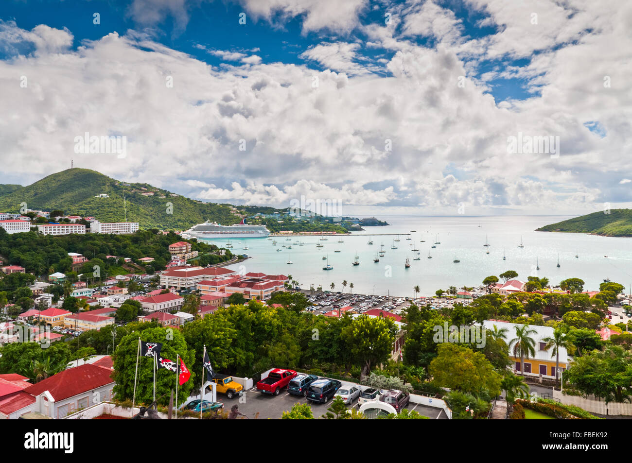 Una vista da sopra la città di Charlotte Amalie Foto Stock