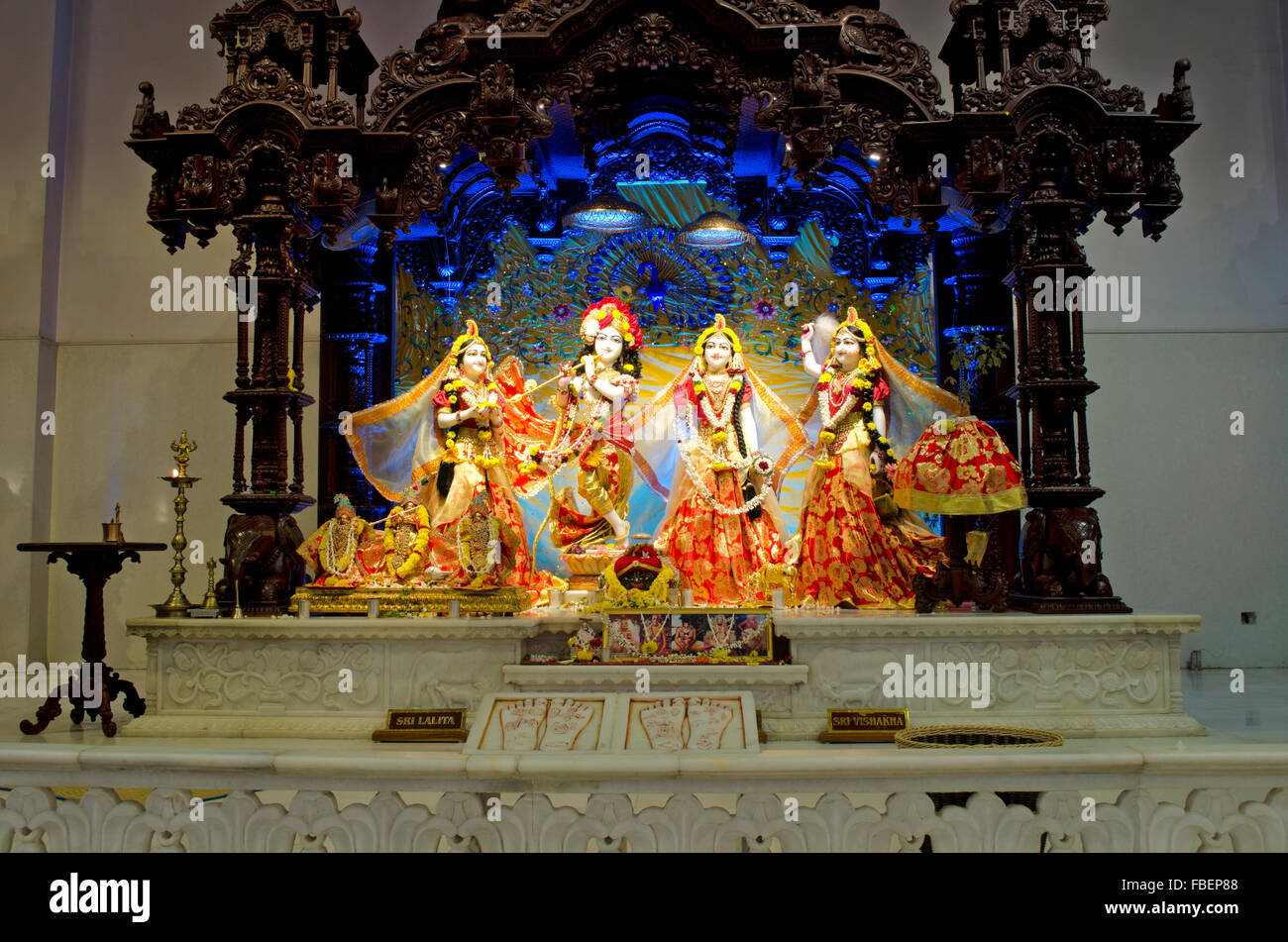 Gli idoli di Krishna e Radha nel Tempio ISKCON Chennai Madras, Tamil Nadu, India, Asia Foto Stock