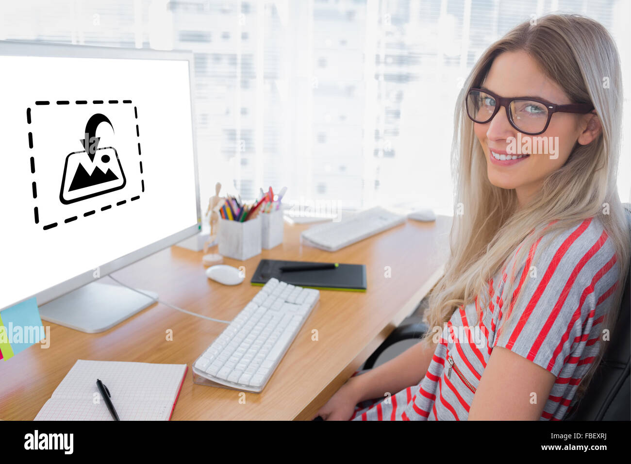 Immagine composita della foto interessante editor di lavoro sul computer Foto Stock