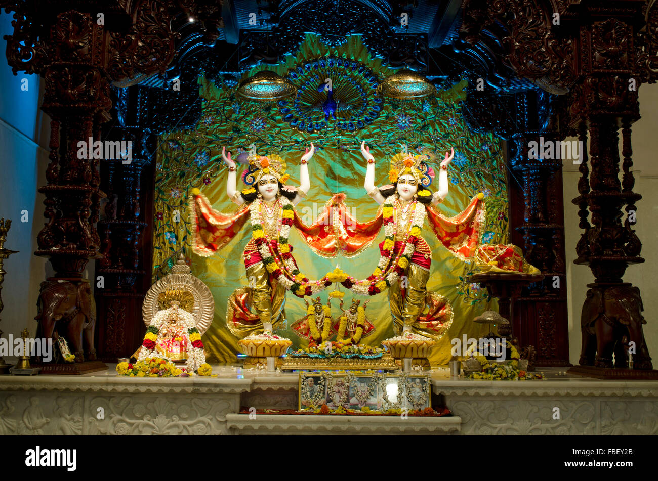 Gli idoli di Krishna e Radha nel Tempio ISKCON Chennai Madras, Tamil Nadu, India, Asia Foto Stock