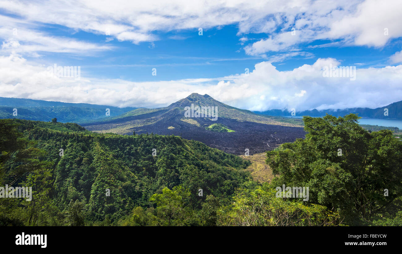 Vista del Monte vulcano Batur nei pressi di Ubud a Bali, Indonesia. Foto Stock